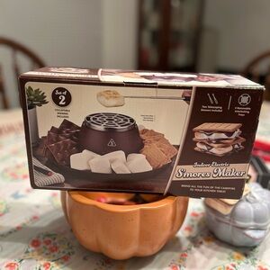 Indoor Electric S'mores Maker - Brown and Festive Christmas potholders & towel